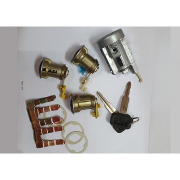DAIHATSU KENARI '2001 IGNITION KEY SET WITH DOOR LOCKS AND KEYS