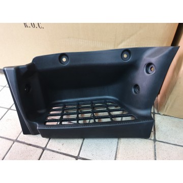 MITSUBISHI CANTER FEB21 FOOT STEP GARNISH LH